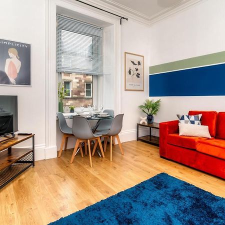 Cosy Retreat - Charming 2-Bed Apartment Greenock Eksteriør bilde