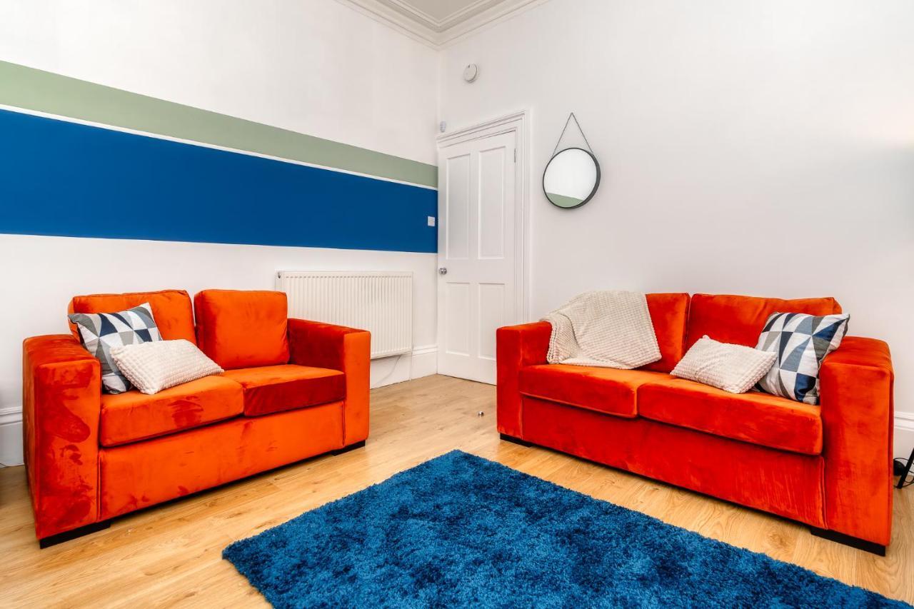 Cosy Retreat - Charming 2-Bed Apartment Greenock Eksteriør bilde