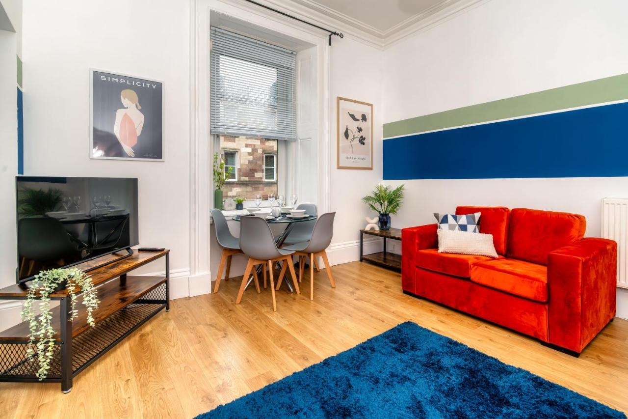 Cosy Retreat - Charming 2-Bed Apartment Greenock Eksteriør bilde