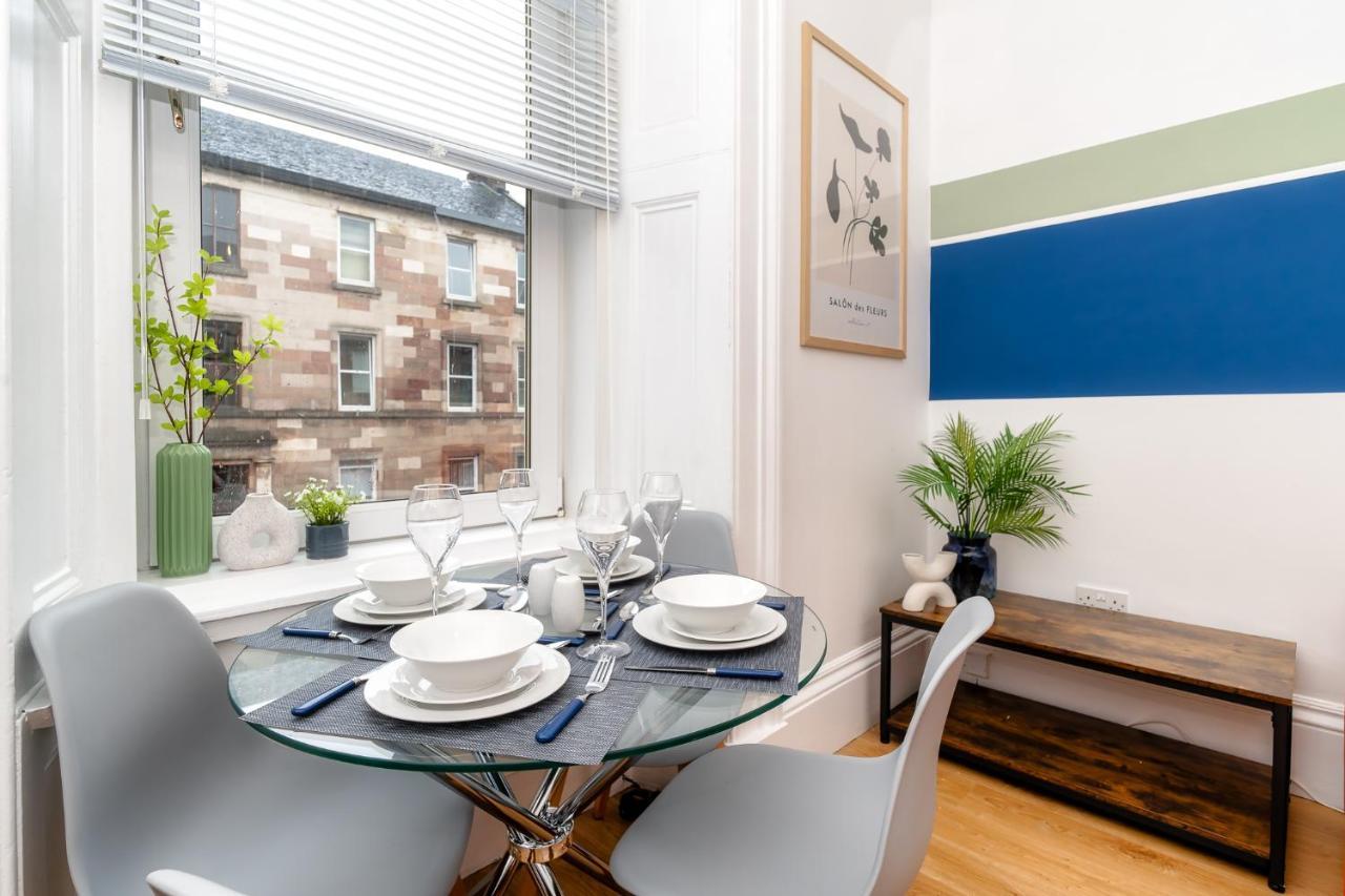 Cosy Retreat - Charming 2-Bed Apartment Greenock Eksteriør bilde
