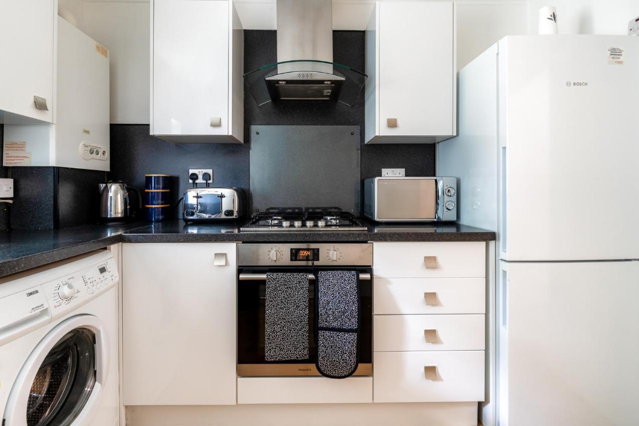 Cosy Retreat - Charming 2-Bed Apartment Greenock Eksteriør bilde