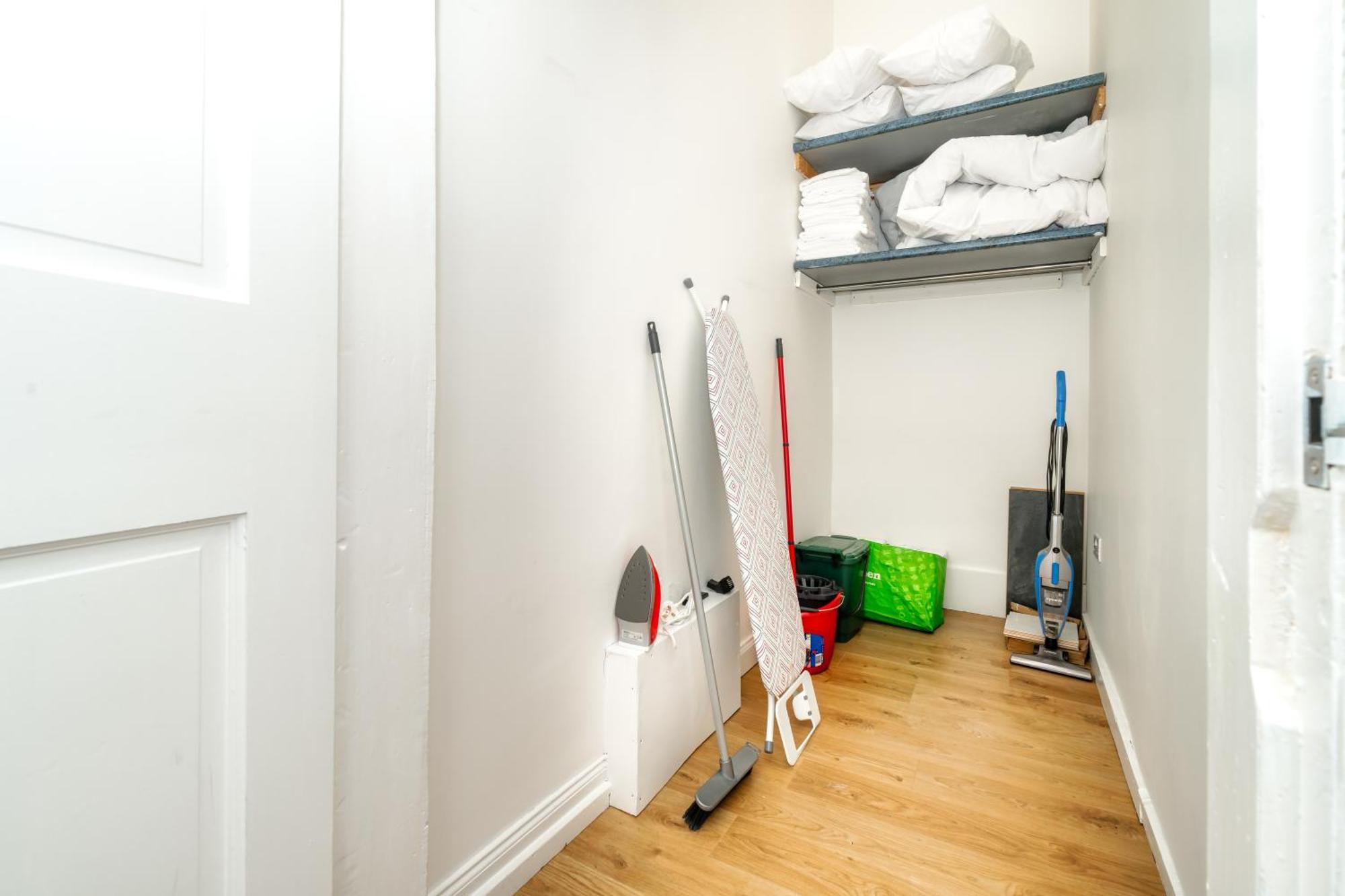Cosy Retreat - Charming 2-Bed Apartment Greenock Eksteriør bilde