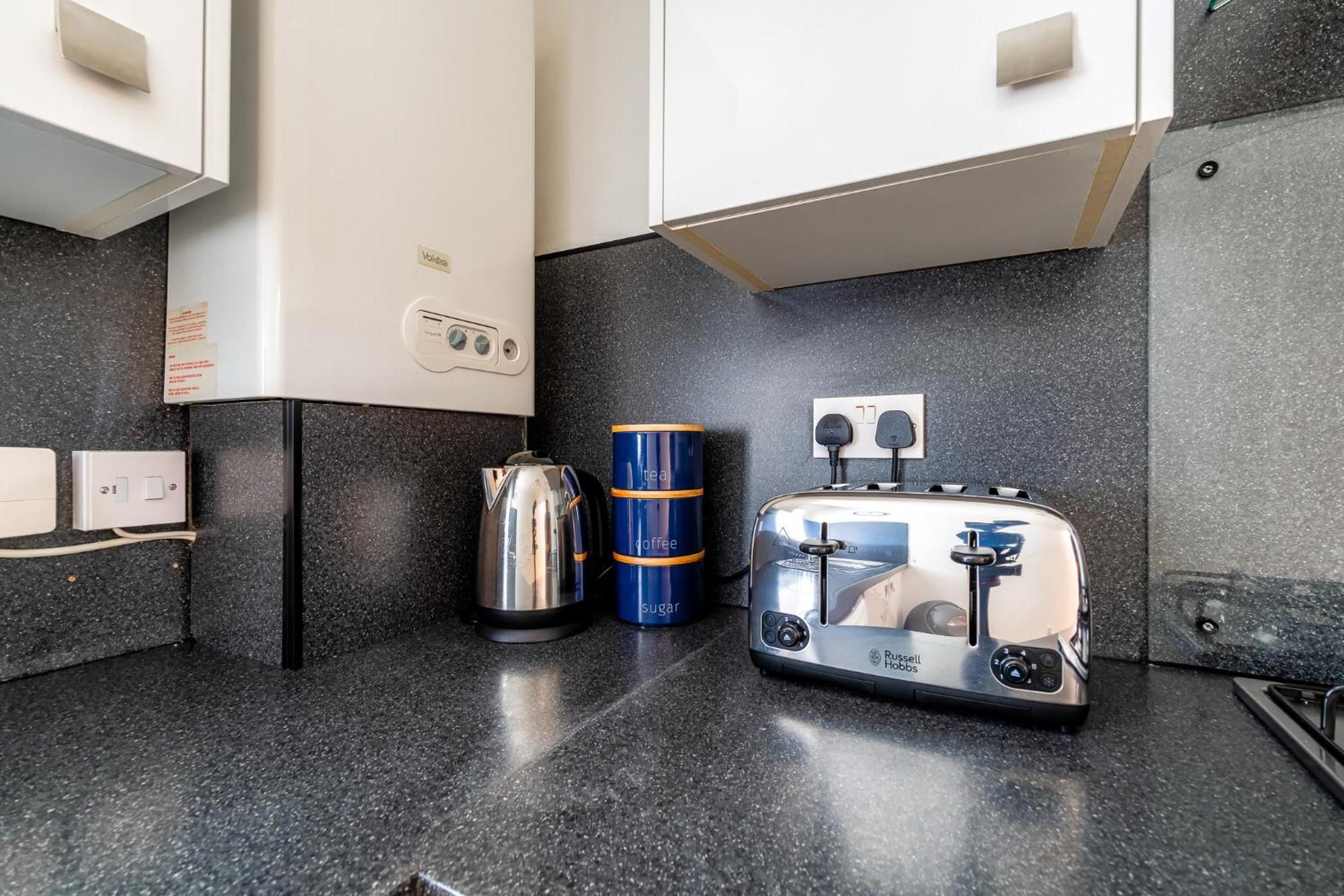 Cosy Retreat - Charming 2-Bed Apartment Greenock Eksteriør bilde